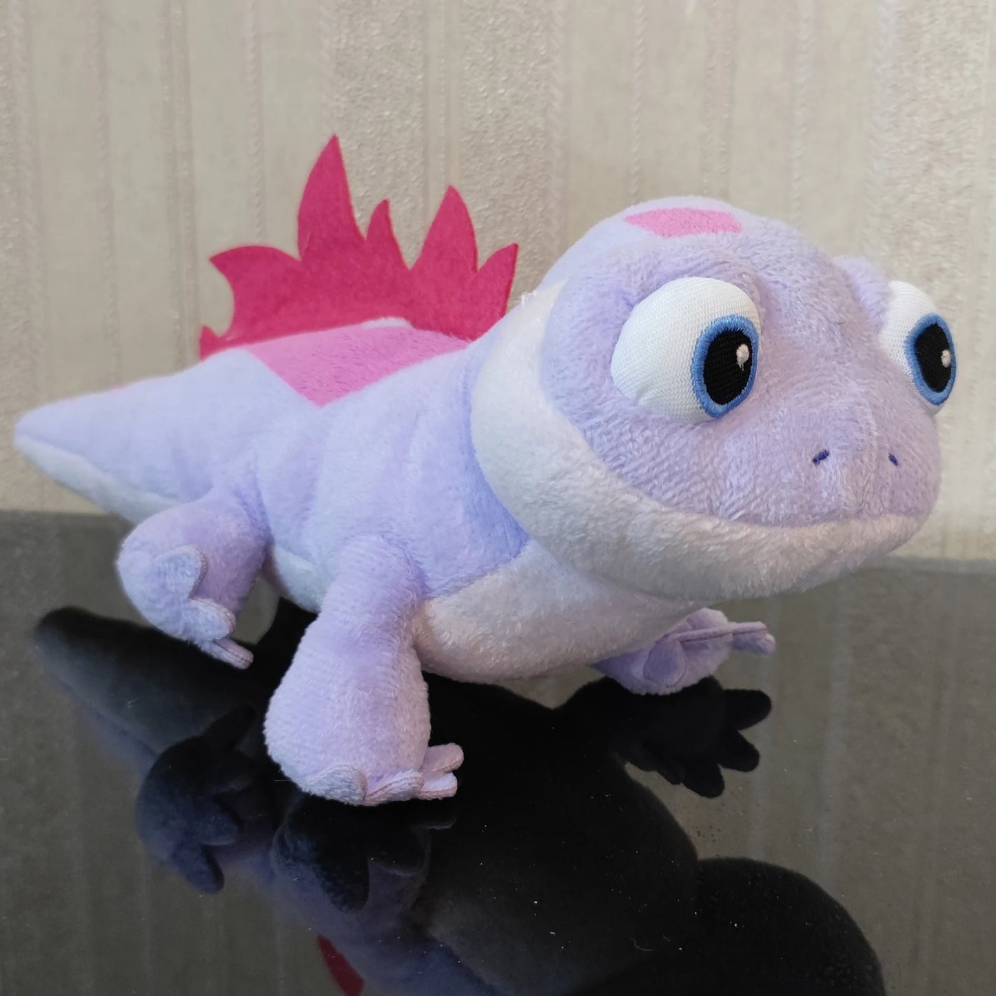 Bruni The Lizard Plushie from Disney Frozen 2. Size: 20cm.