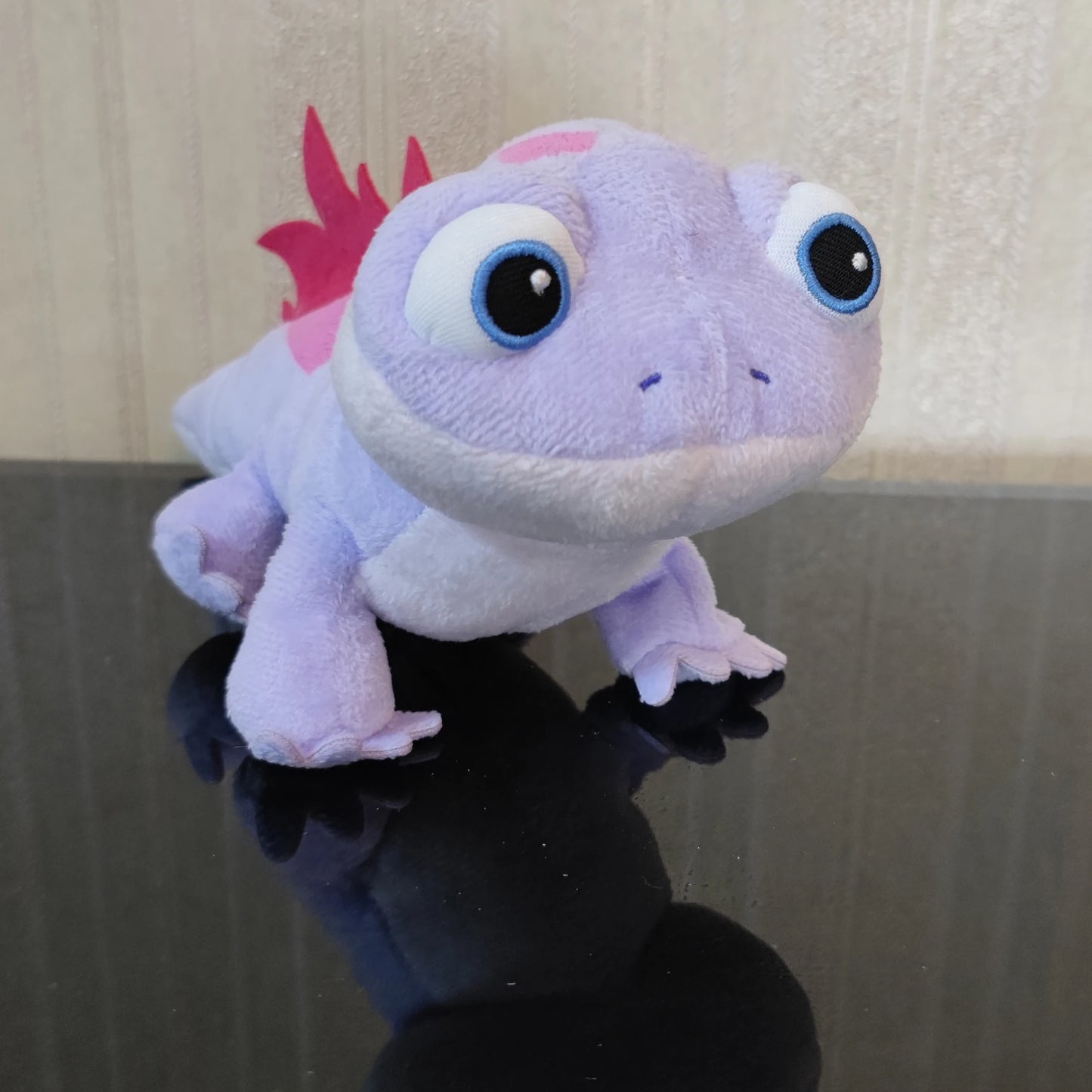 Bruni The Lizard Plushie from Disney Frozen 2. Size: 20cm.